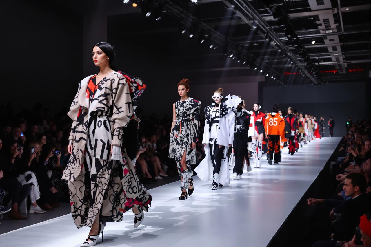 国际时装周中国面孔闪耀 新锐设计师作品获外媒盛赞